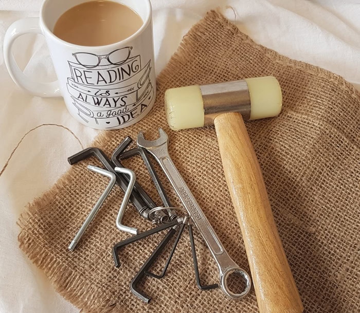 Outils utilisés par Isabelle Morot-Sir pour installer son stand au Salon du Livre de Paris 2019.